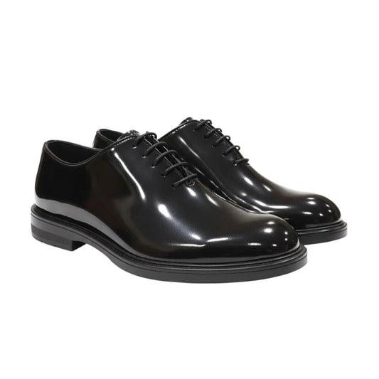 Men's patent leather shoes with laces and a non-slip rubber sole.