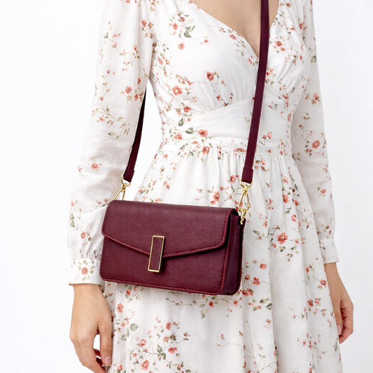 Elegant women's crossbody bag in pebbled leather - small handbag with internal zipper divider, suitable for occasions and travel