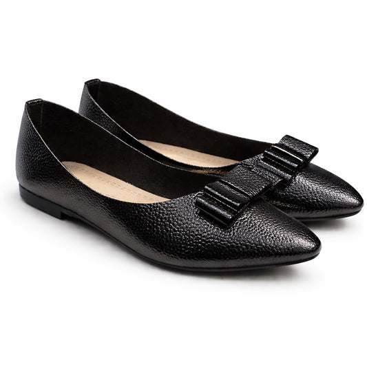 Stylish and comfortable women's ballet flats – classic design with a pointed toe and lightweight sole – suitable for work and everyday wear