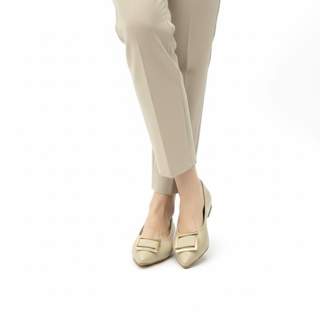 Elegant ballerina flats with luxurious metallic details - featuring a comfortable and stylish sole