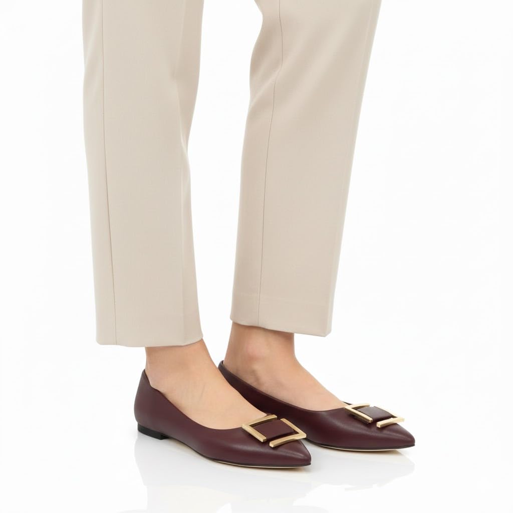 Elegant ballerina flats with luxurious metallic details - featuring a comfortable and stylish sole