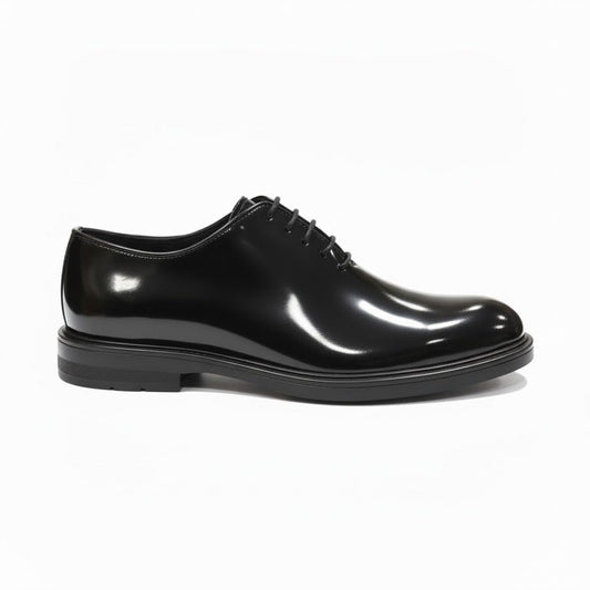 Men's patent leather shoes with laces and a non-slip rubber sole.