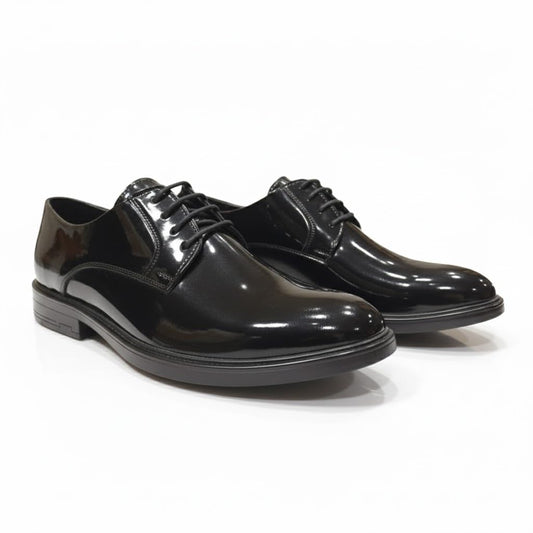 Men's classic lace-up boots with a non-slip rubber sole - glossy black