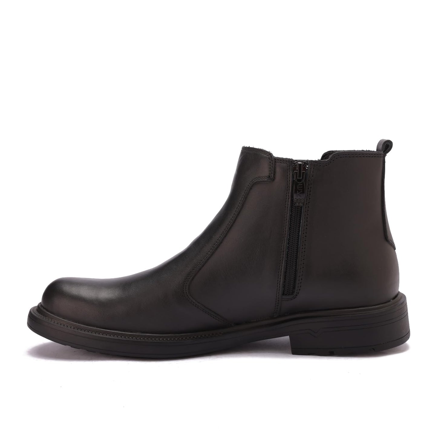 Men's half-boot with a distinctive zipper, made of genuine leather, stylish and with a non-slip rubber sole.
