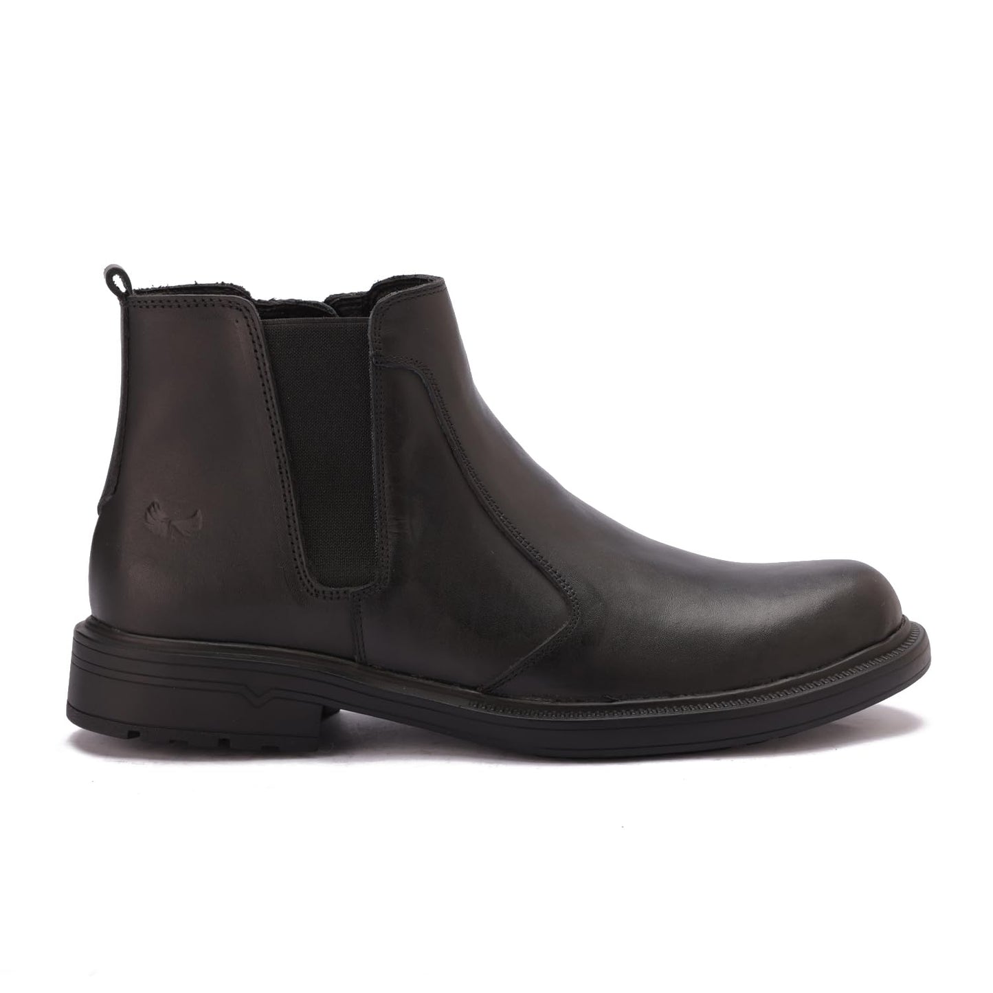 Men's half-boot with a distinctive zipper, made of genuine leather, stylish and with a non-slip rubber sole.