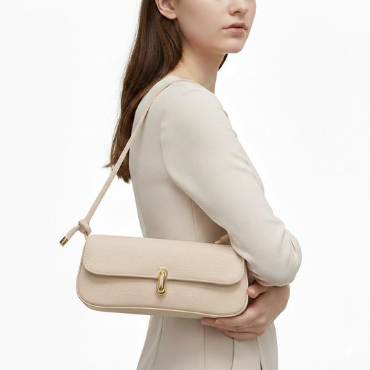 Small leather women’s handbag with a modern design and a long strap – suitable for evening events and everyday outings.