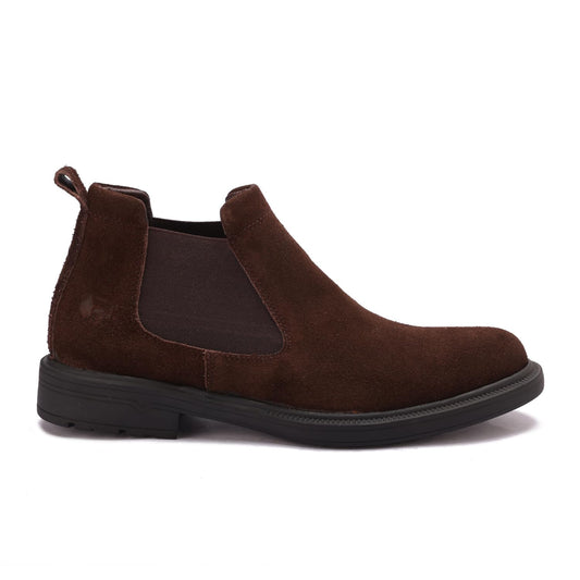 Distinctive men's half-boot made of elegant suede with a slip-resistant rubber sole.