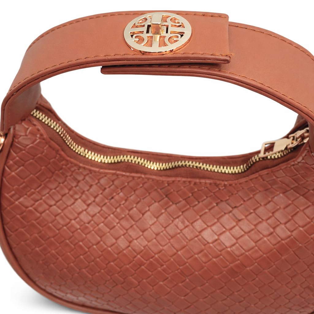 Luxurious  women’s shoulder bag with a woven leather pattern, featuring a top zipper and a comfortable strap – suitable for daily outings and evening events.