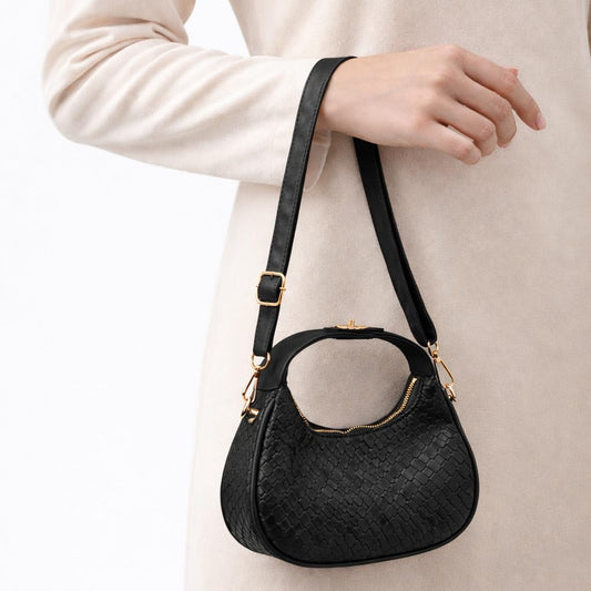 Luxurious Black-colored women’s shoulder bag with a woven leather pattern, featuring a top zipper and a comfortable strap – suitable for daily outings and evening events.