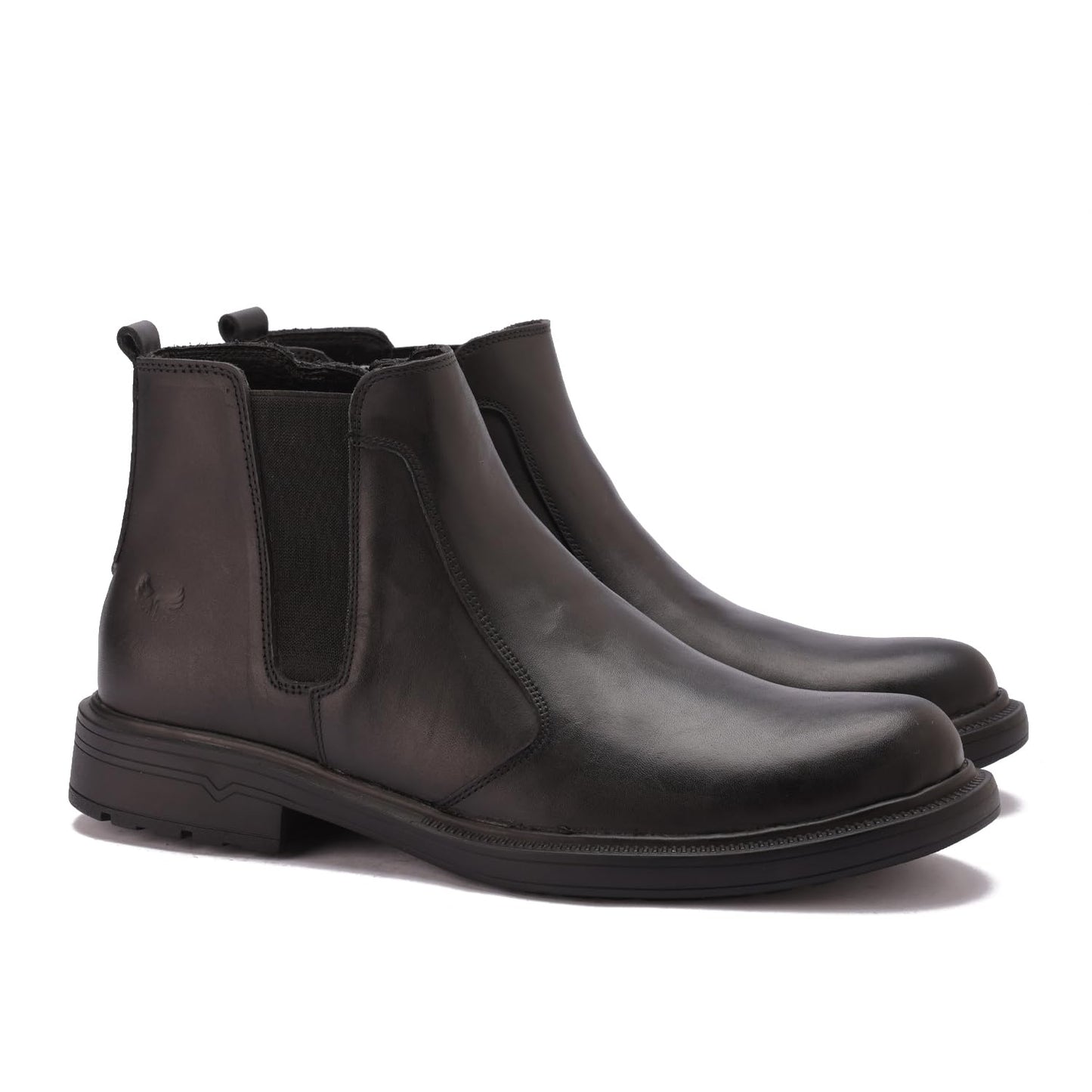Men's half-boot with a distinctive zipper, made of genuine leather, stylish and with a non-slip rubber sole.