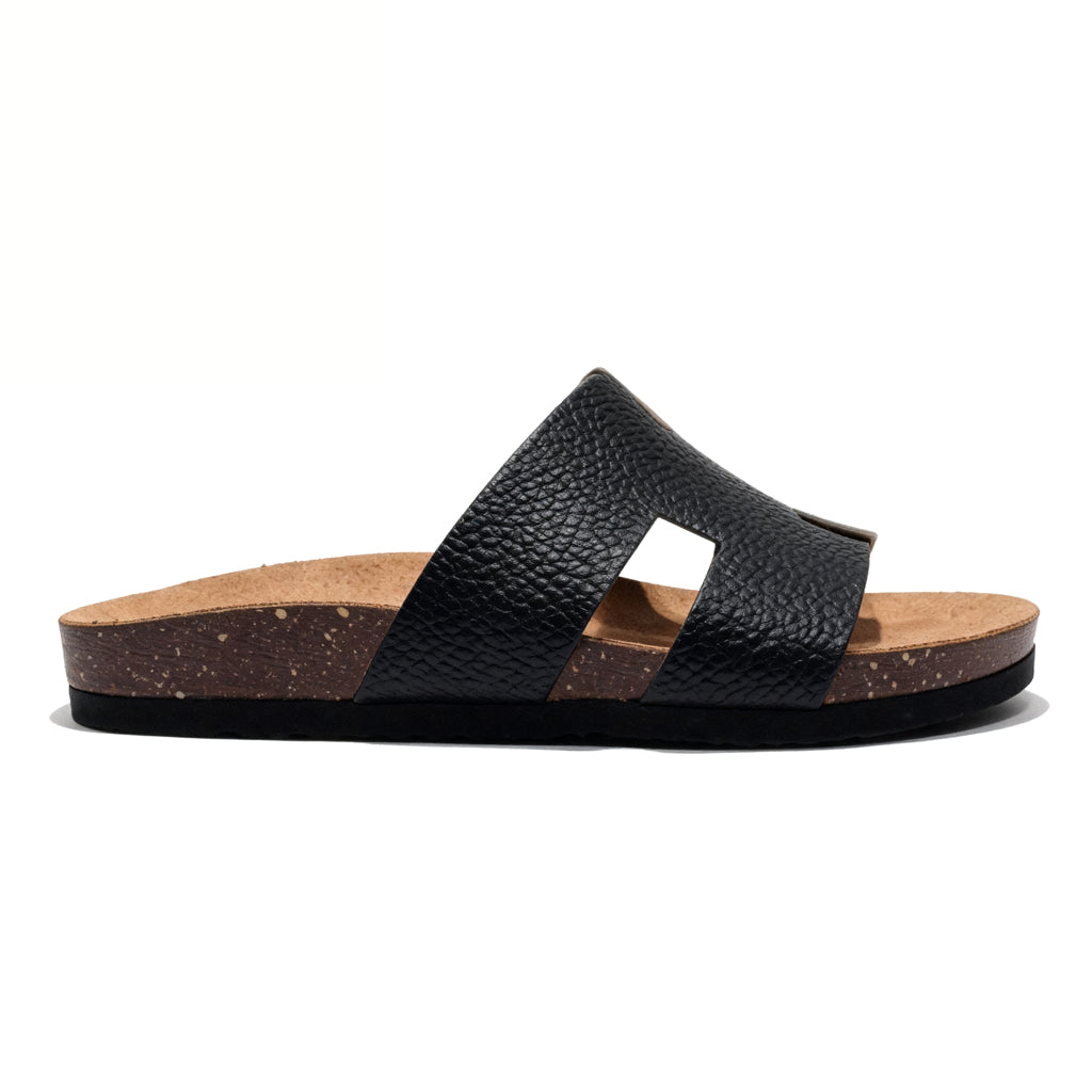 Stylish women's slippers with a modern design and comfortable cushioned sole – lightweight and ideal for everyday wear and summer trips – suitable for all occasions