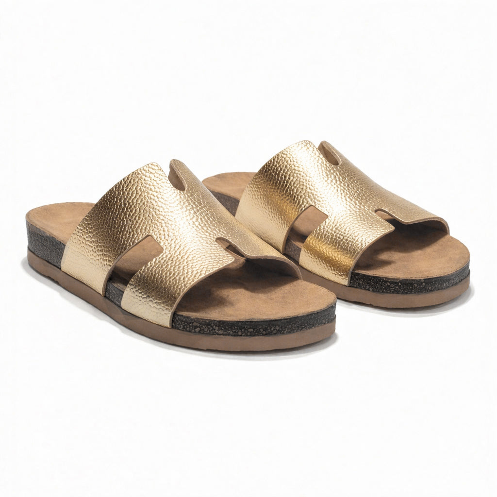 Stylish women's slippers with a modern design and comfortable cushioned sole – lightweight and ideal for everyday wear and summer trips – suitable for all occasions