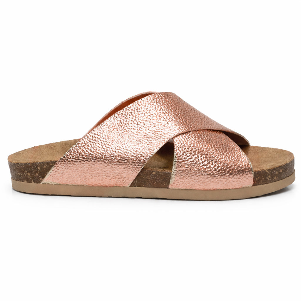 Stylish women's slippers with a modern design and comfortable cushioned sole – lightweight and ideal for everyday wear and summer trips – suitable for all occasions