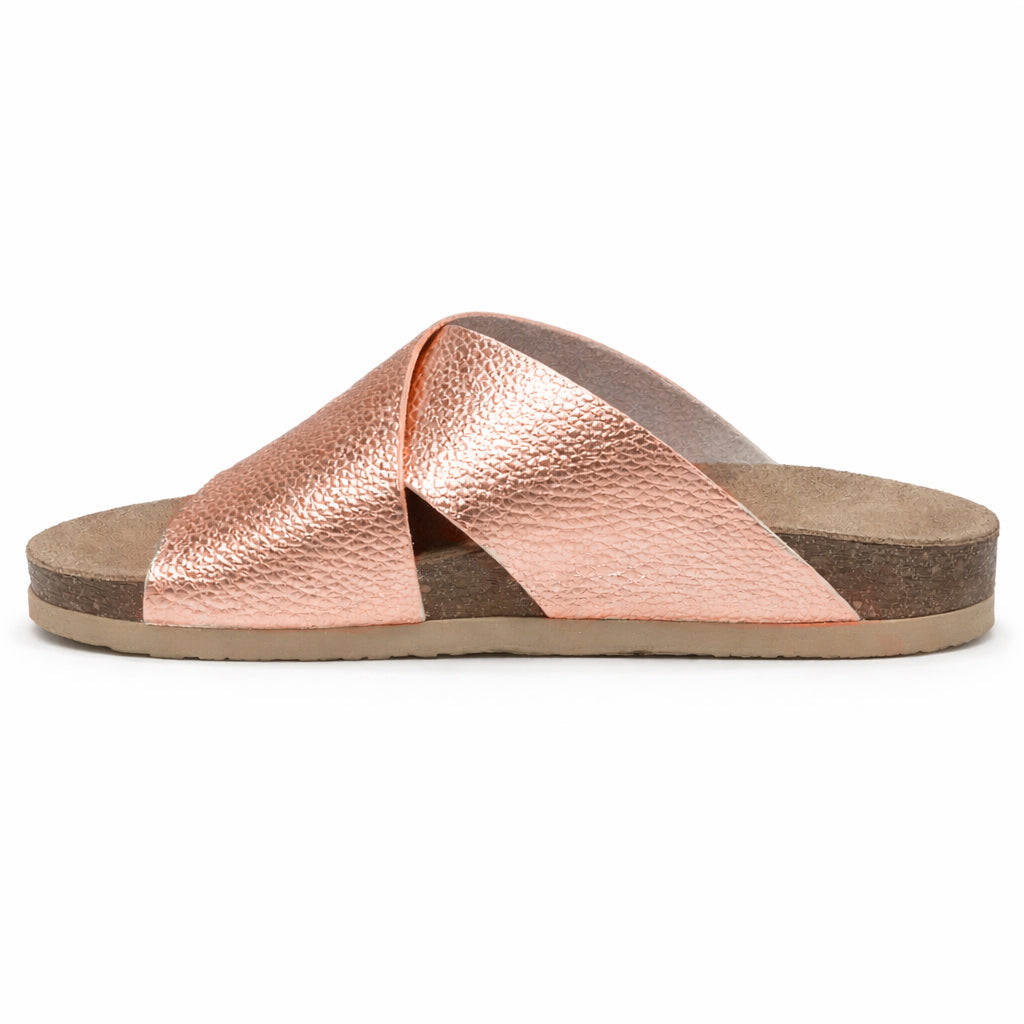 Stylish women's slippers with a modern design and comfortable cushioned sole – lightweight and ideal for everyday wear and summer trips – suitable for all occasions