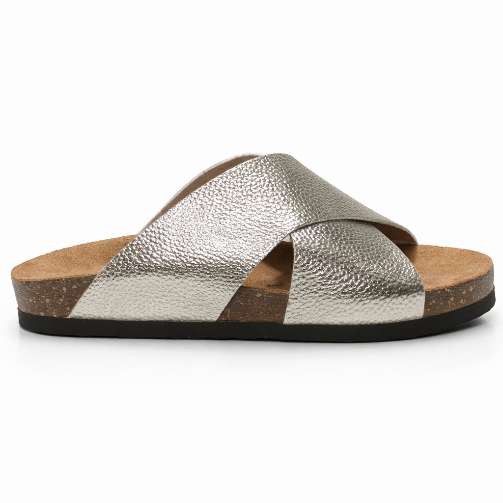 Stylish women's slippers with a modern design and comfortable cushioned sole – lightweight and ideal for everyday wear and summer trips – suitable for all occasions
