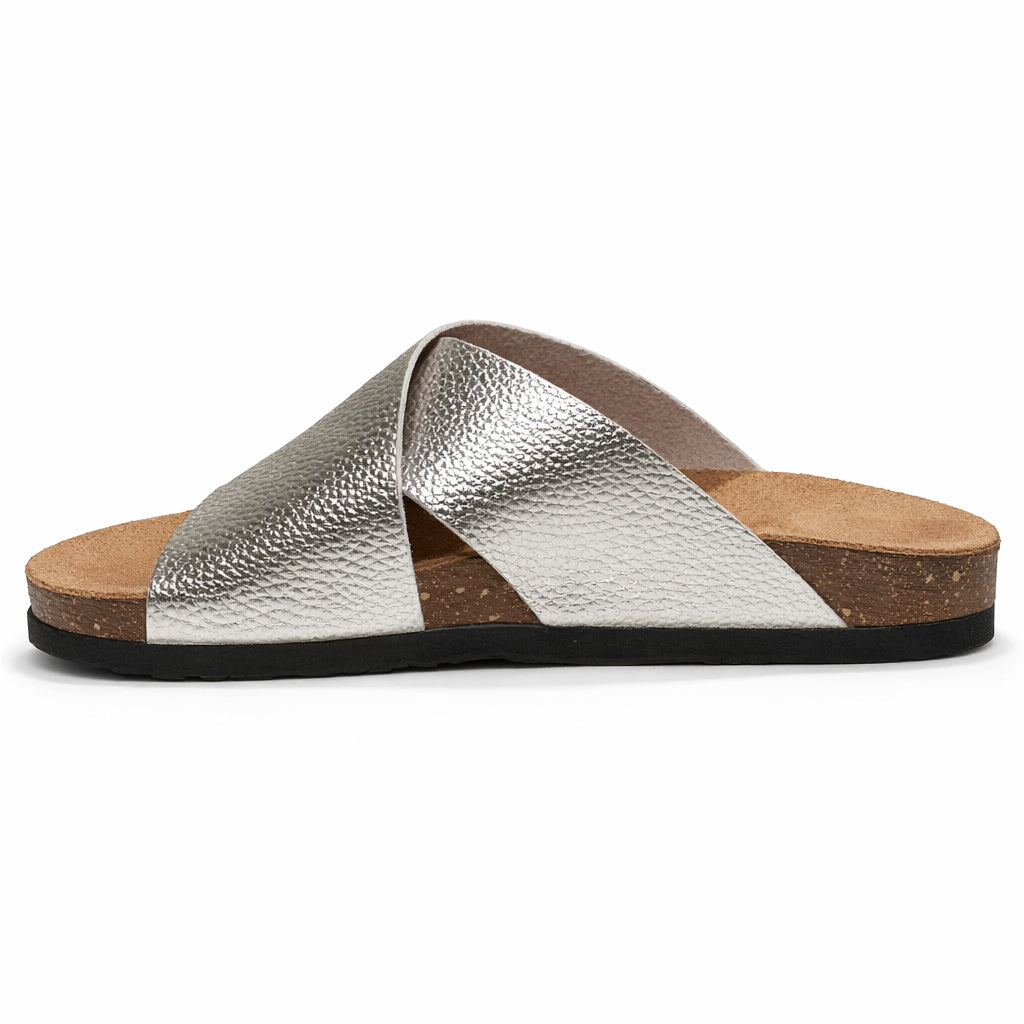 Stylish women's slippers with a modern design and comfortable cushioned sole – lightweight and ideal for everyday wear and summer trips – suitable for all occasions