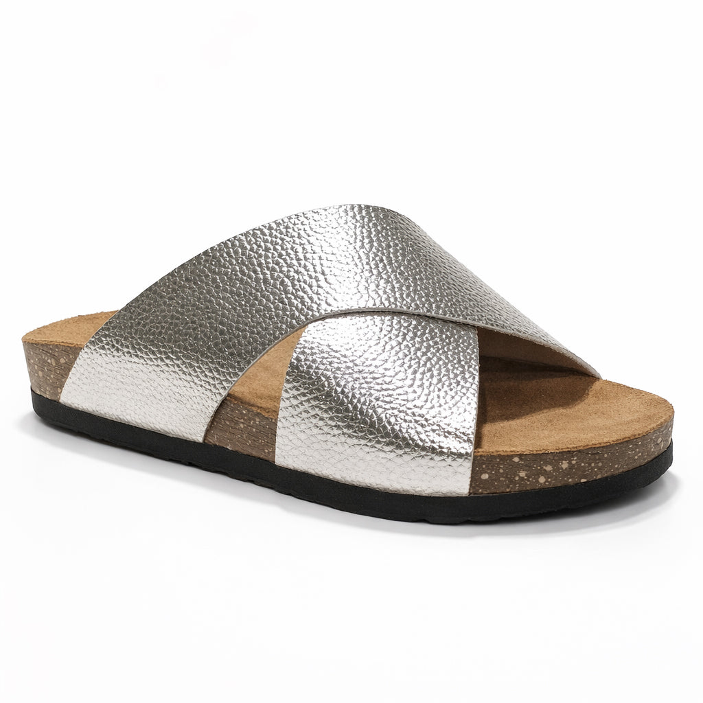 Stylish women's slippers with a modern design and comfortable cushioned sole – lightweight and ideal for everyday wear and summer trips – suitable for all occasions
