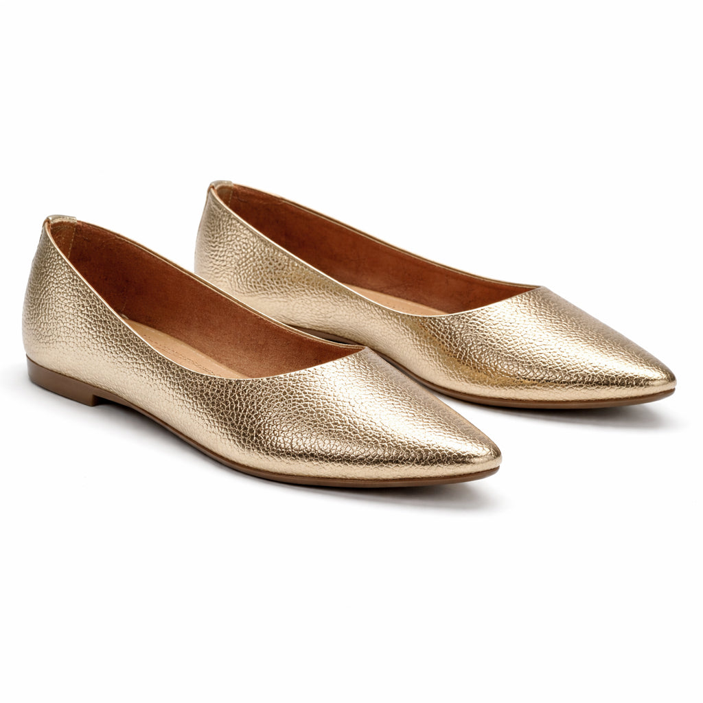 Stylish and comfortable women's ballet flats – classic design with a pointed toe and lightweight sole – suitable for work and everyday wear