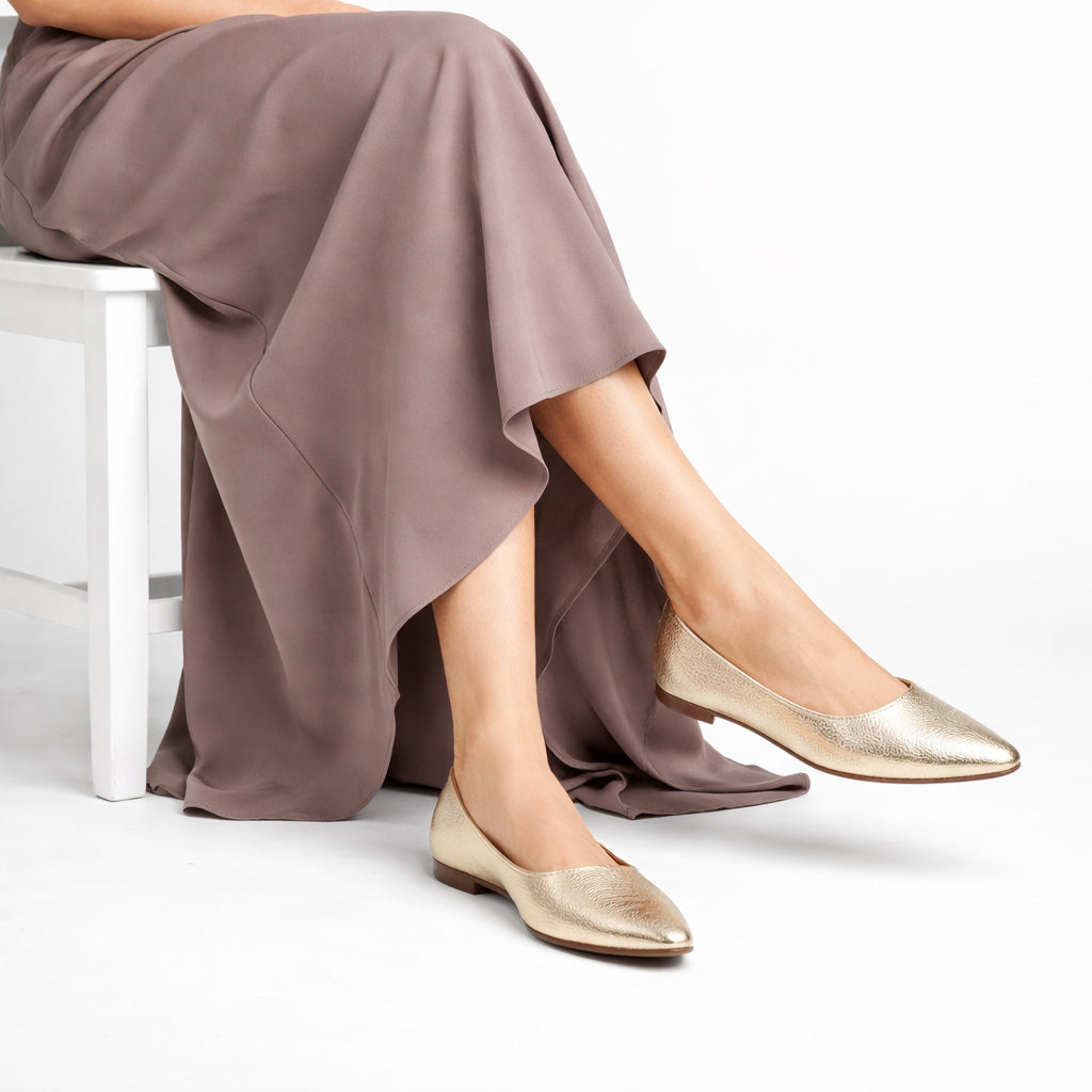 Stylish and comfortable women's ballet flats – classic design with a pointed toe and lightweight sole – suitable for work and everyday wear