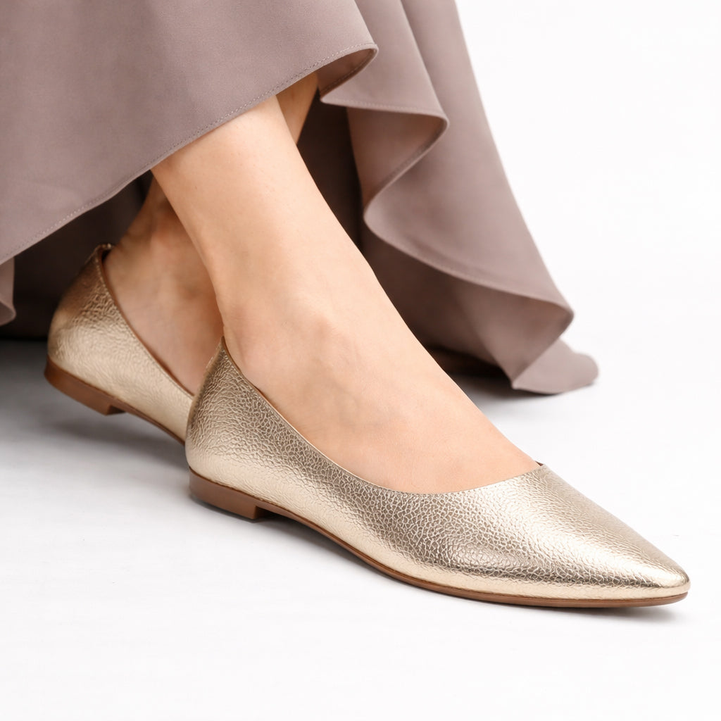 Stylish and comfortable women's ballet flats – classic design with a pointed toe and lightweight sole – suitable for work and everyday wear