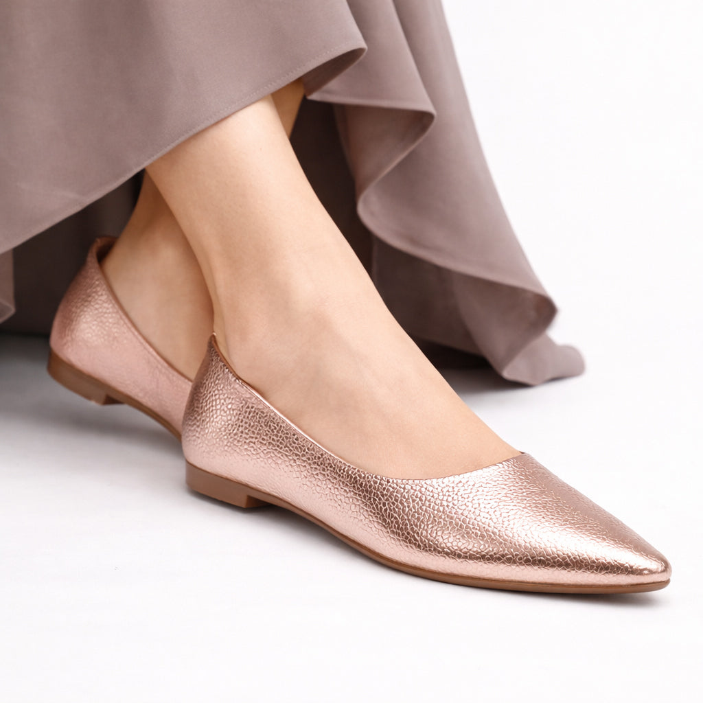 Stylish and comfortable women's ballet flats – classic design with a pointed toe and lightweight sole – suitable for work and everyday wear