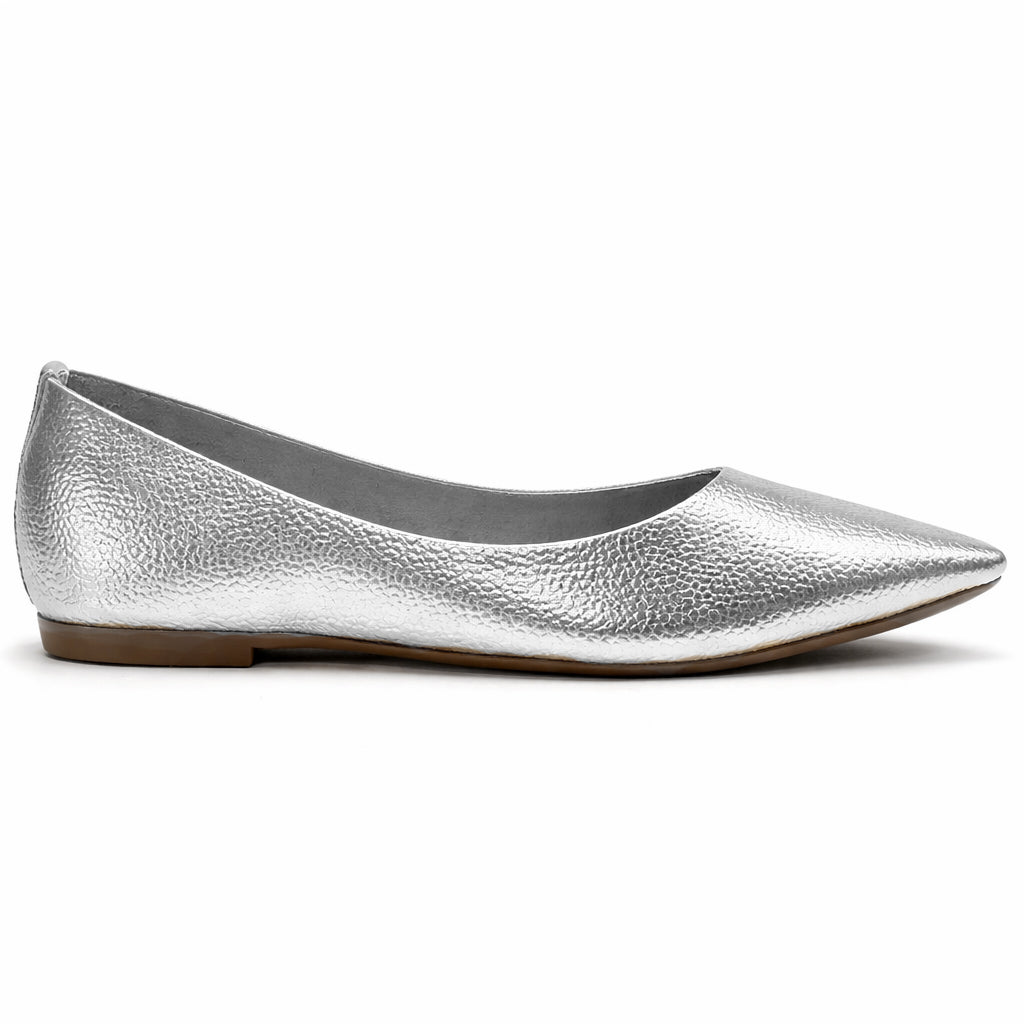 Stylish and comfortable women's ballet flats – classic design with a pointed toe and lightweight sole – suitable for work and everyday wear