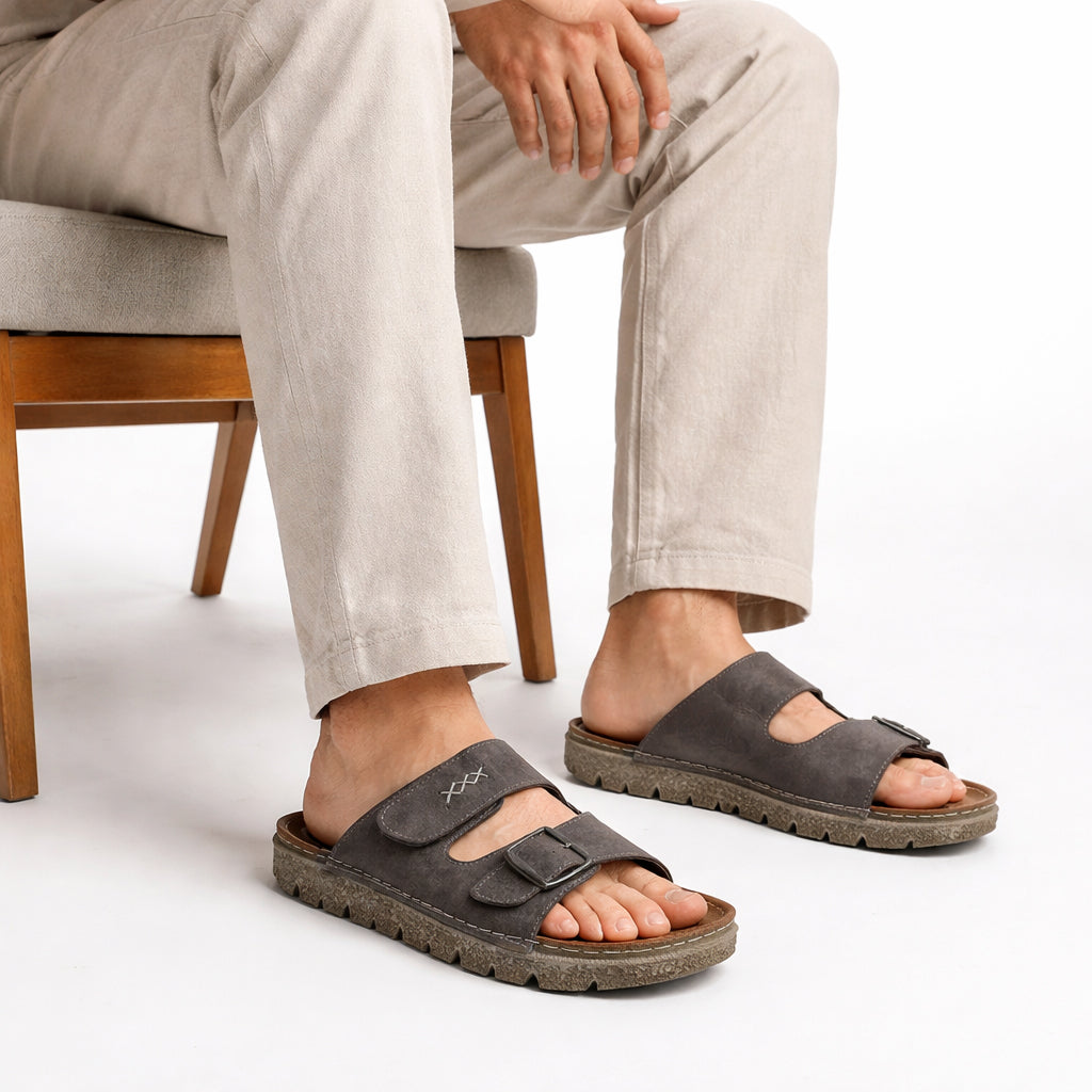 Comfortable men's slippers with a modern design – lightweight orthopedic sole with adjustable straps – suitable for everyday use indoors and outdoors
