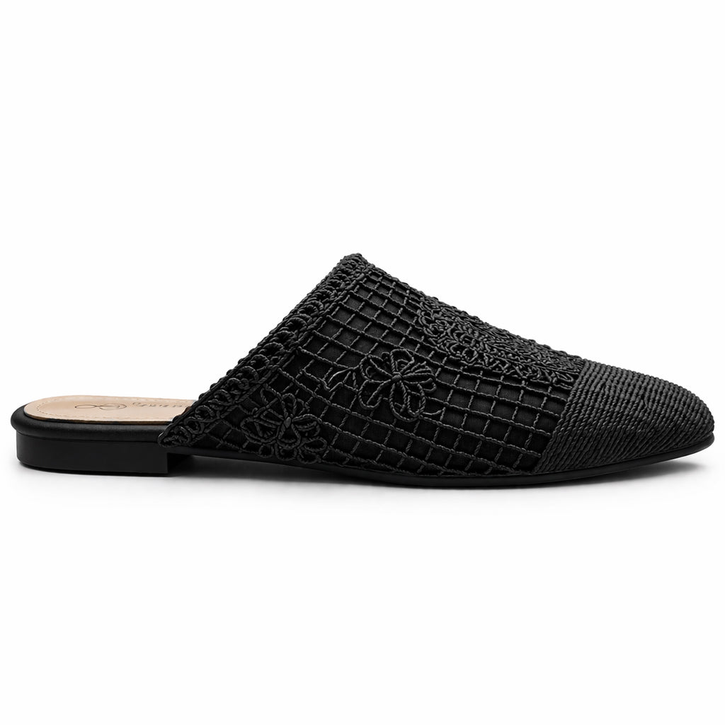 Women's slip-on shoes with a stylish lace design – comfortable and lightweight for everyday wear and special occasions – trendy pointed toe