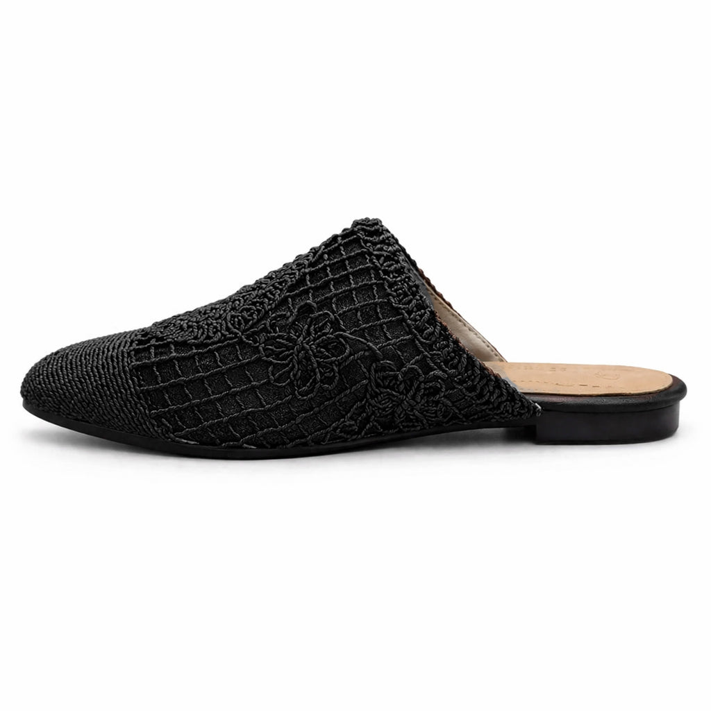 Women's slip-on shoes with a stylish lace design – comfortable and lightweight for everyday wear and special occasions – trendy pointed toe
