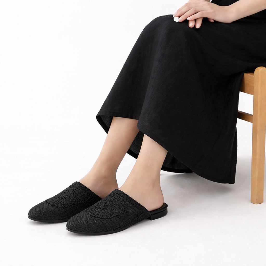 Women's slip-on shoes with a stylish lace design – comfortable and lightweight for everyday wear and special occasions – trendy pointed toe