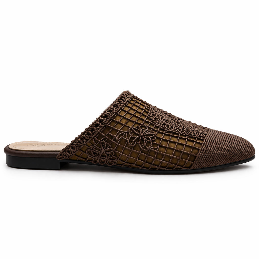 Women's slip-on shoes with a stylish lace design – comfortable and lightweight for everyday wear and special occasions – trendy pointed toe