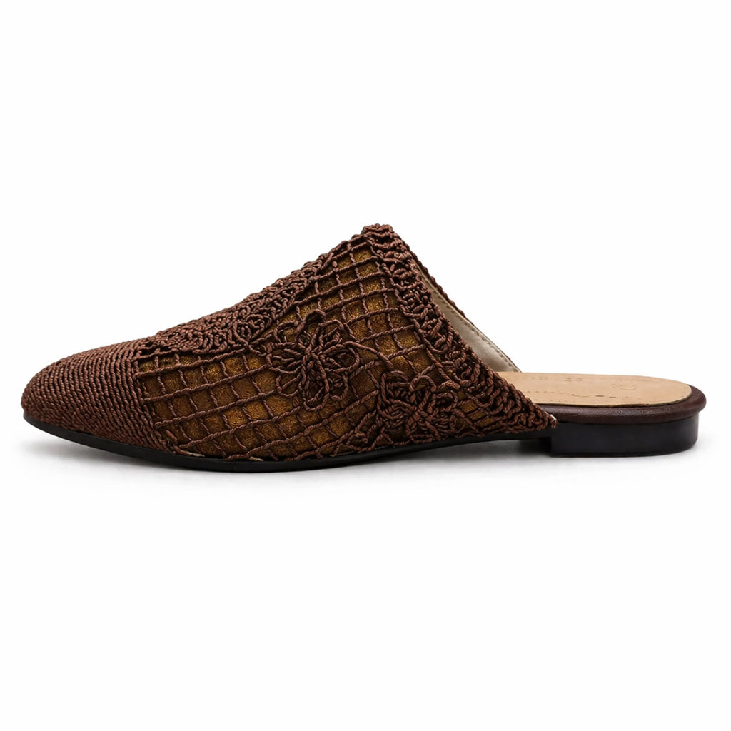 Women's slip-on shoes with a stylish lace design – comfortable and lightweight for everyday wear and special occasions – trendy pointed toe