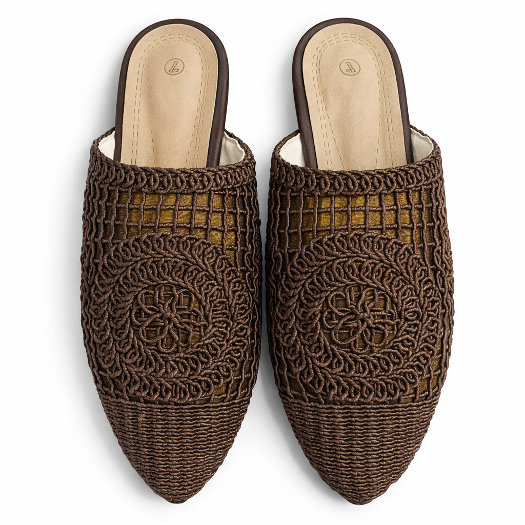 Women's slip-on shoes with a stylish lace design – comfortable and lightweight for everyday wear and special occasions – trendy pointed toe