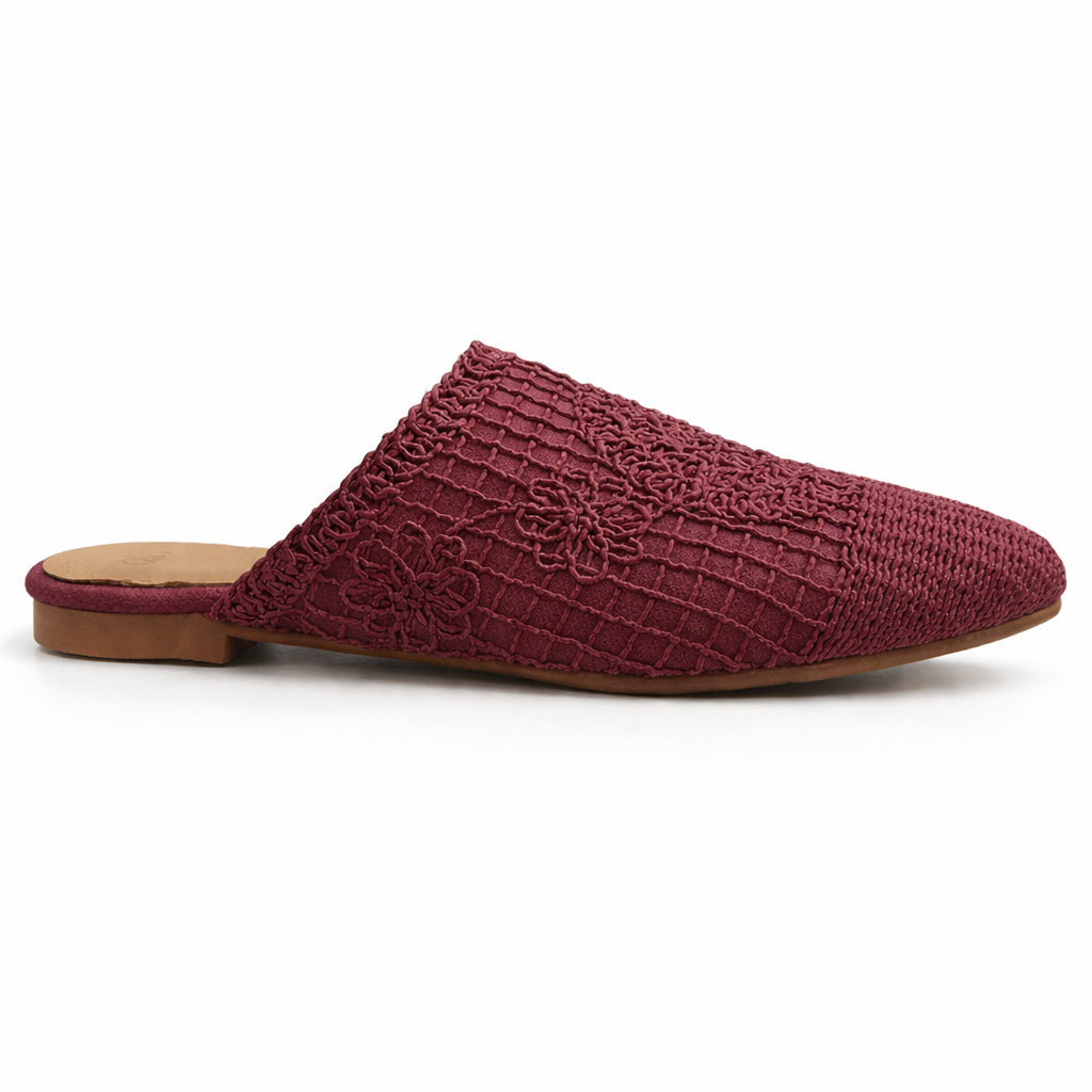 Women's slip-on shoes with a stylish lace design – comfortable and lightweight for everyday wear and special occasions – trendy pointed toe