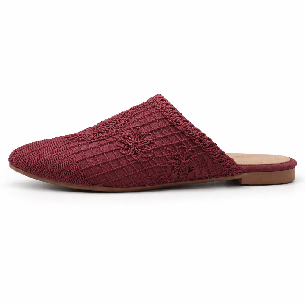 Women's slip-on shoes with a stylish lace design – comfortable and lightweight for everyday wear and special occasions – trendy pointed toe