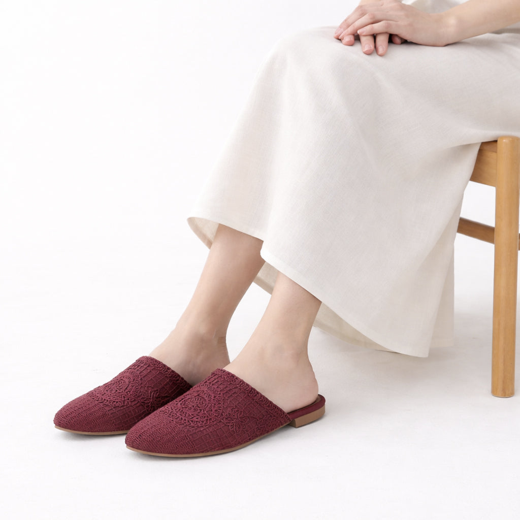 Women's slip-on shoes with a stylish lace design – comfortable and lightweight for everyday wear and special occasions – trendy pointed toe
