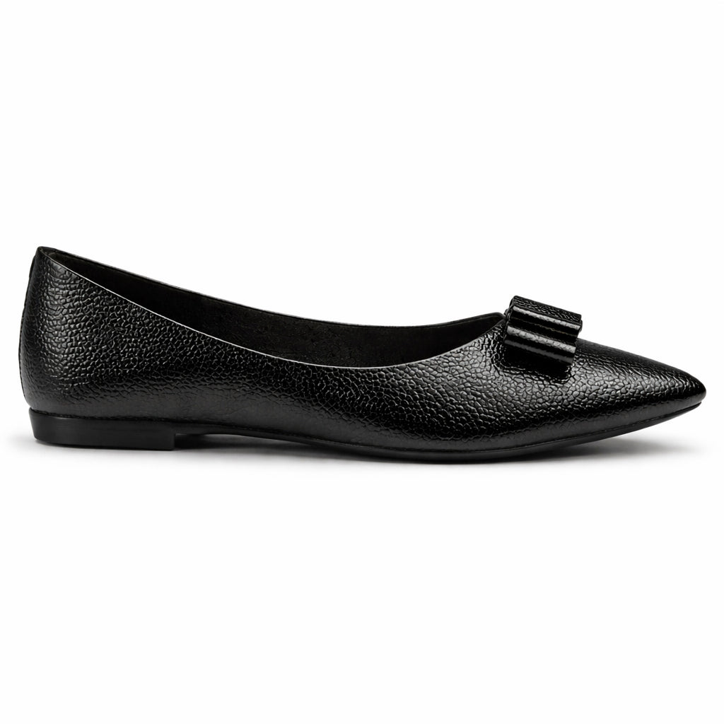 Stylish and comfortable women's ballet flats – classic design with a pointed toe and lightweight sole – suitable for work and everyday wear