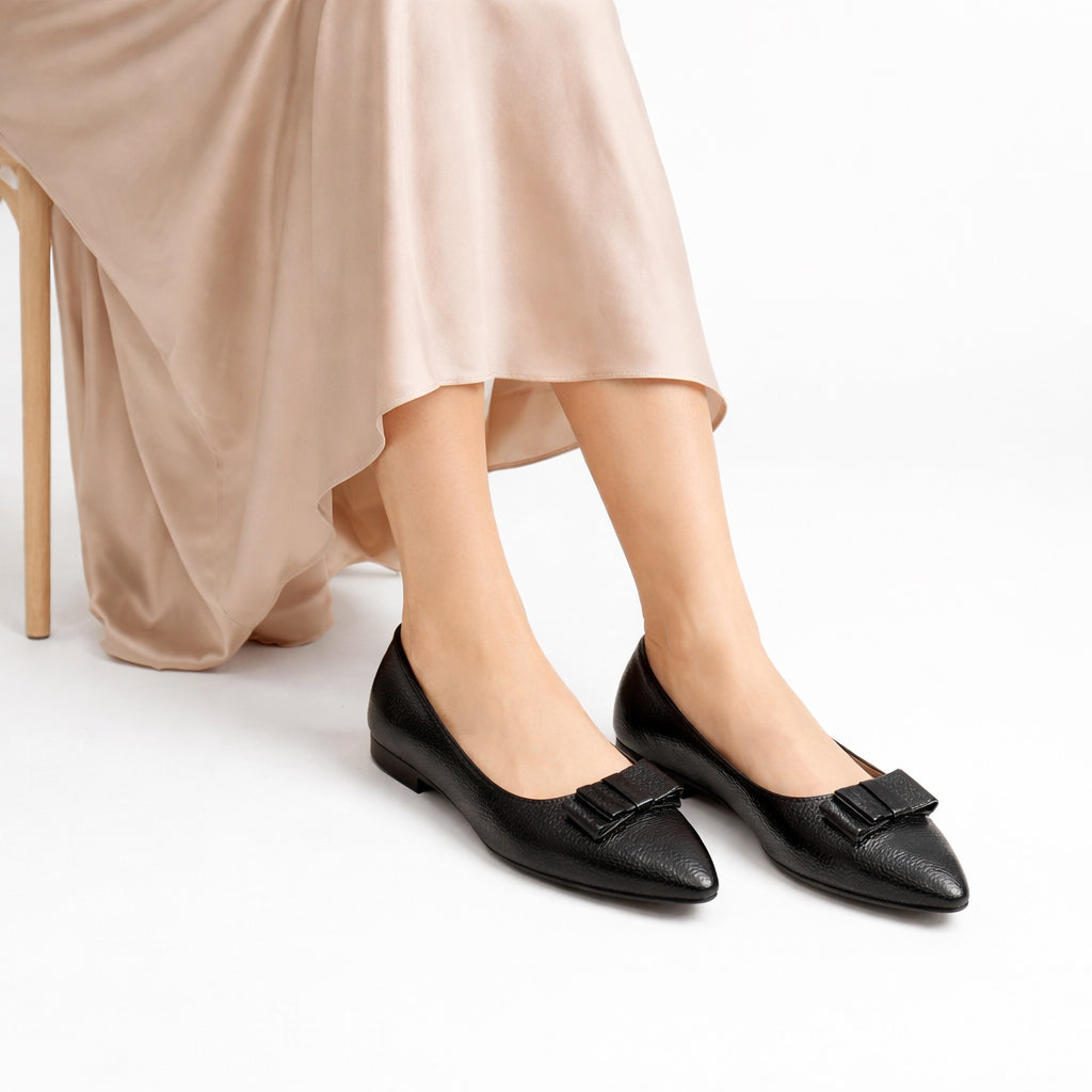 Stylish and comfortable women's ballet flats – classic design with a pointed toe and lightweight sole – suitable for work and everyday wear