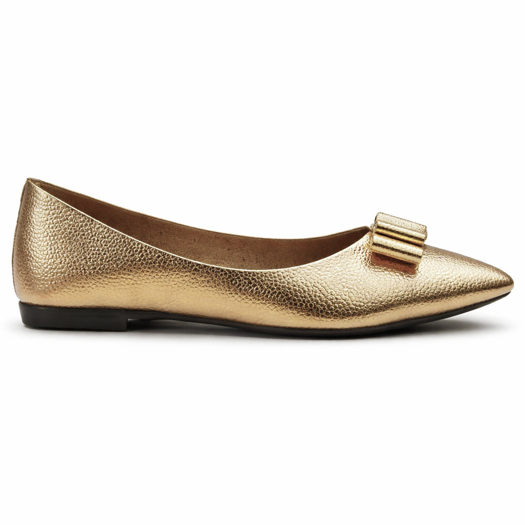 Stylish and comfortable women's ballet flats – classic design with a pointed toe and lightweight sole – suitable for work and everyday wear