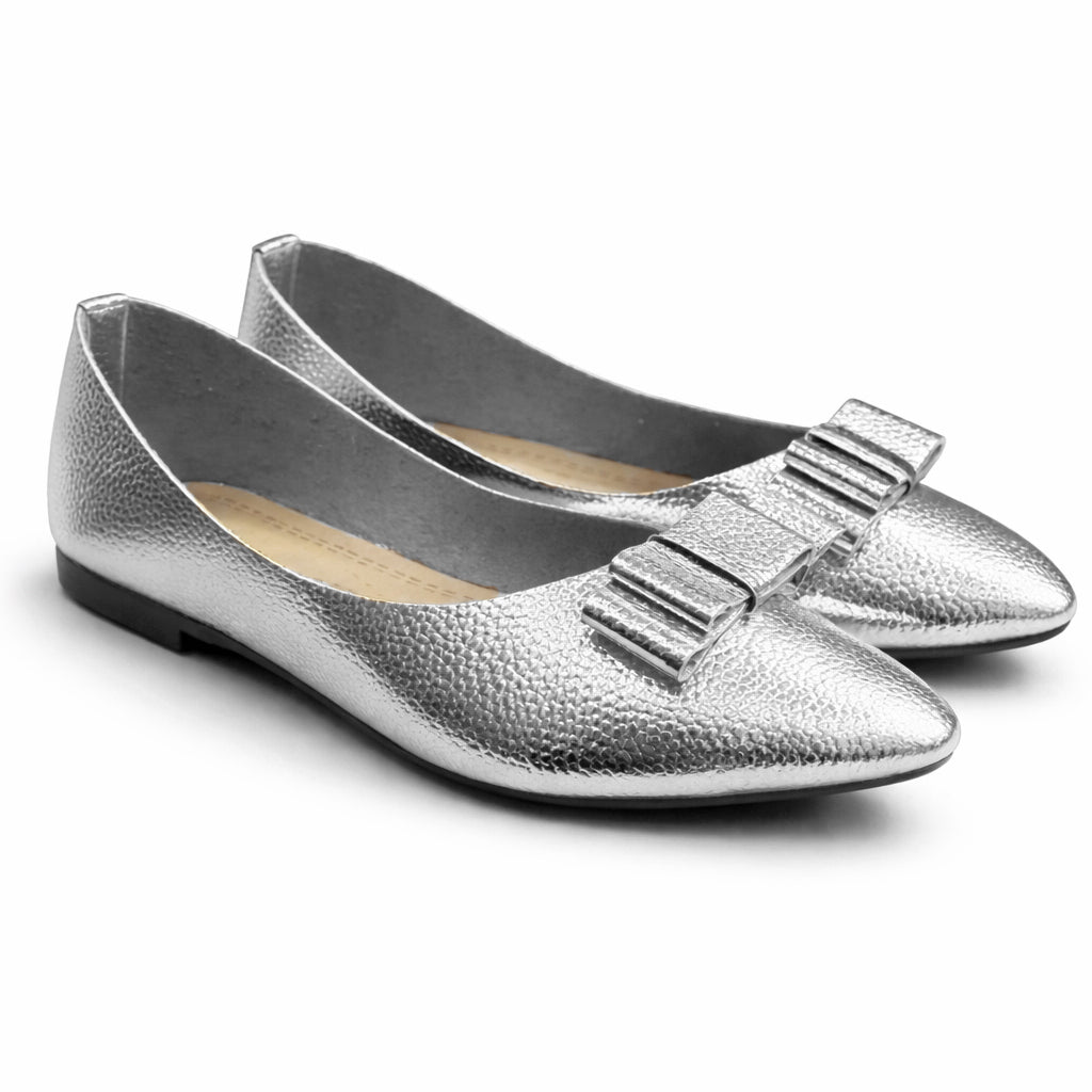 Stylish and comfortable women's ballet flats – classic design with a pointed toe and lightweight sole – suitable for work and everyday wear