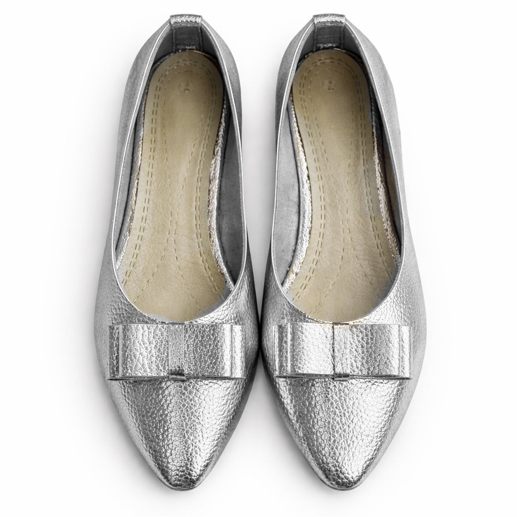 Stylish and comfortable women's ballet flats – classic design with a pointed toe and lightweight sole – suitable for work and everyday wear